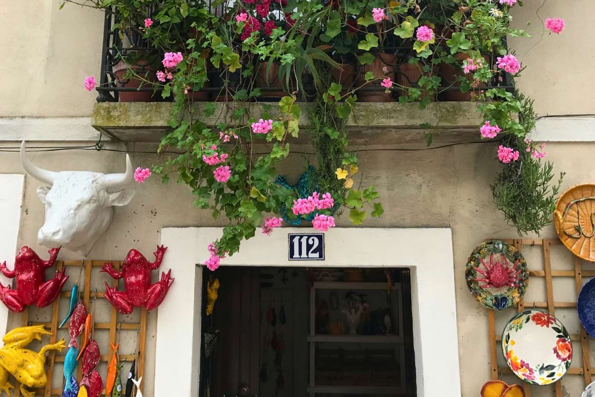 Ceramics shop at Feira da Ladra